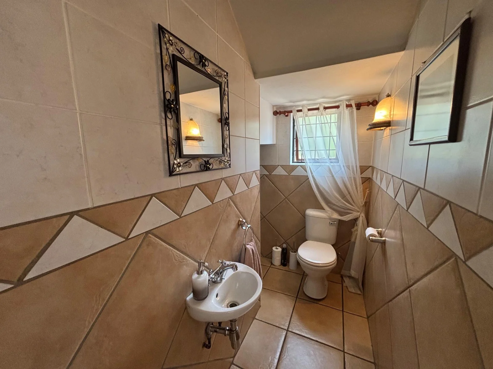 NEW LISTING ...... FAMILY HOME INSIDE SECURITY ESTATE!