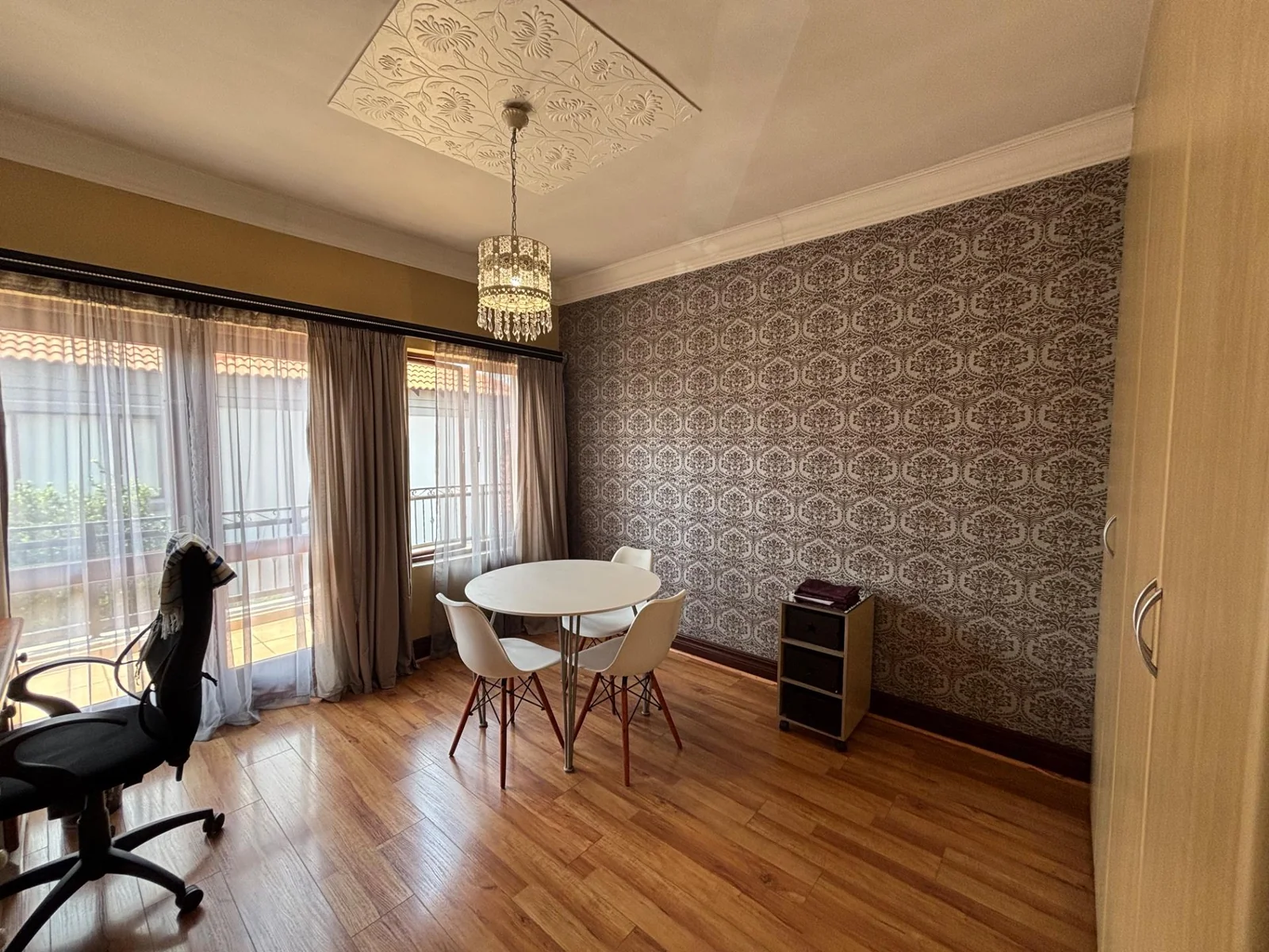 NEW LISTING ...... FAMILY HOME INSIDE SECURITY ESTATE!