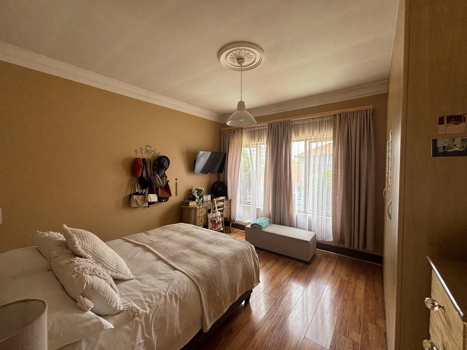 NEW LISTING ...... FAMILY HOME INSIDE SECURITY ESTATE!