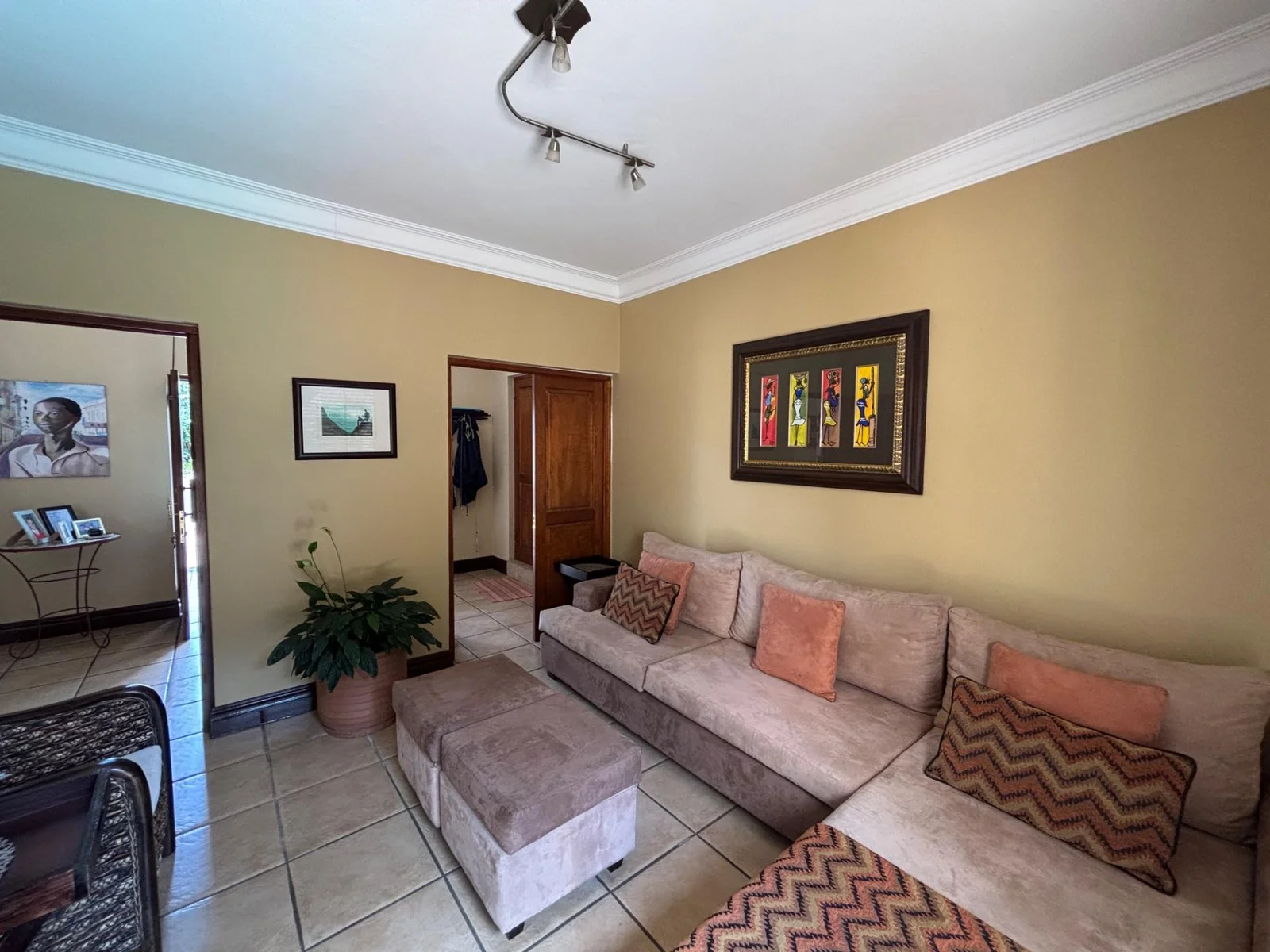 NEW LISTING ...... FAMILY HOME INSIDE SECURITY ESTATE!