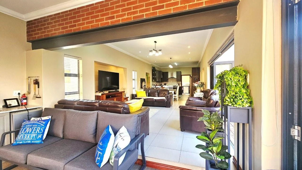 GREAT VALUE FOR MONEY IN MIDSTREAM RIDGE ESTATE.