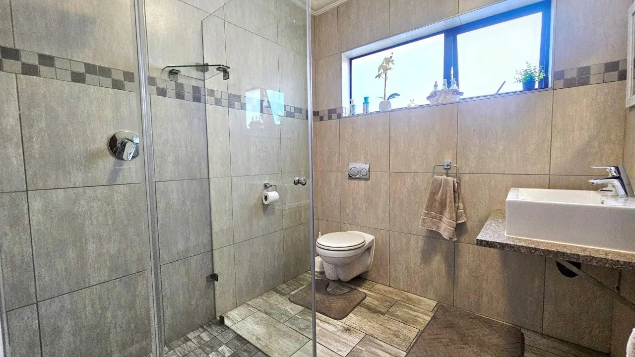 GREAT VALUE FOR MONEY IN MIDSTREAM RIDGE ESTATE.