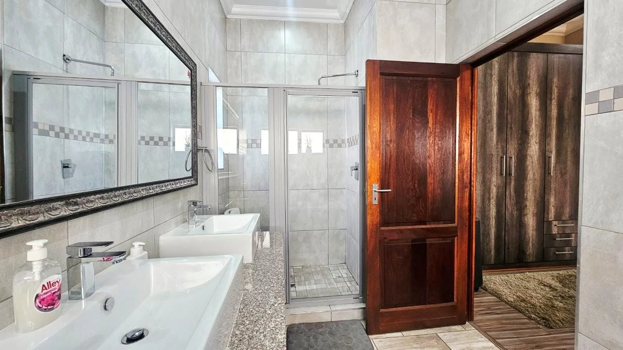 GREAT VALUE FOR MONEY IN MIDSTREAM RIDGE ESTATE.