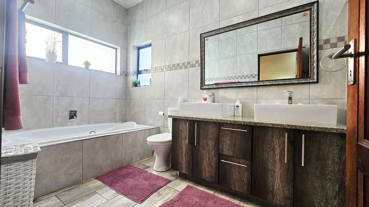 GREAT VALUE FOR MONEY IN MIDSTREAM RIDGE ESTATE.