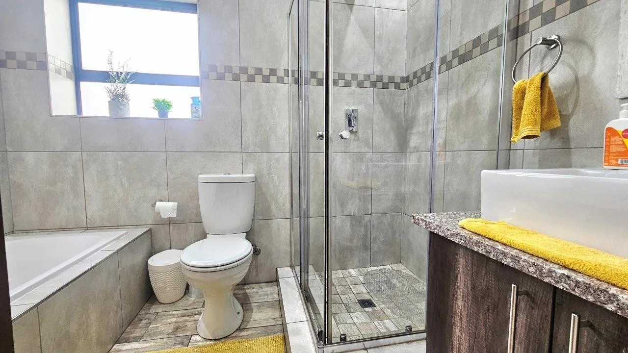 GREAT VALUE FOR MONEY IN MIDSTREAM RIDGE ESTATE.