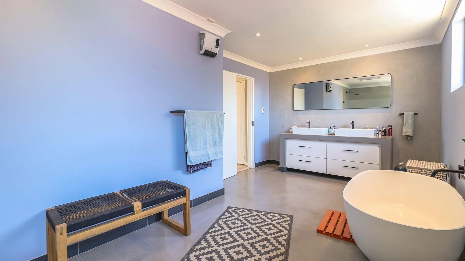 3 Bedroom STUNNER in a secure and prime location