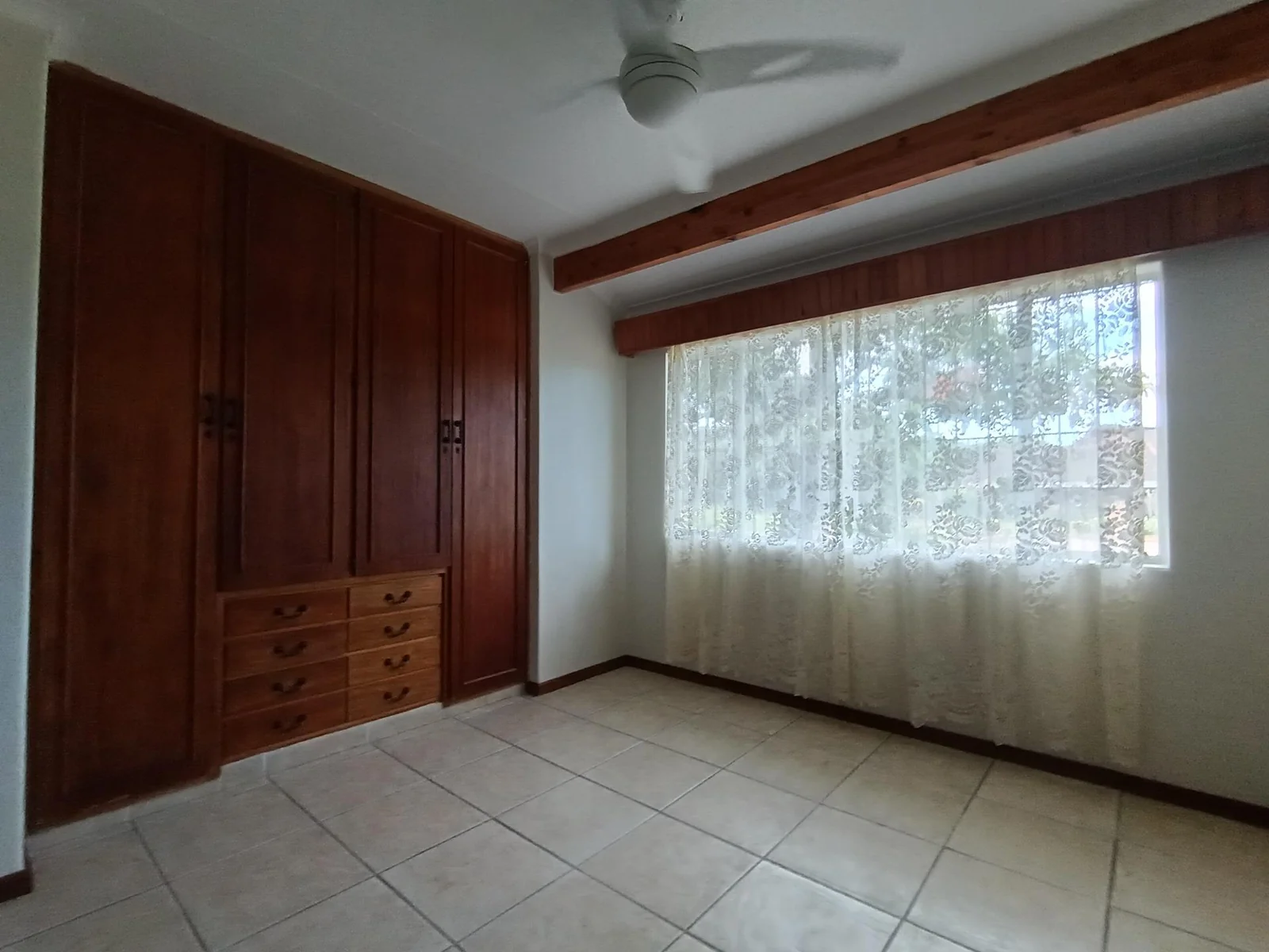 Immaculate - One-Owner Home in the prestigious Meer en See.