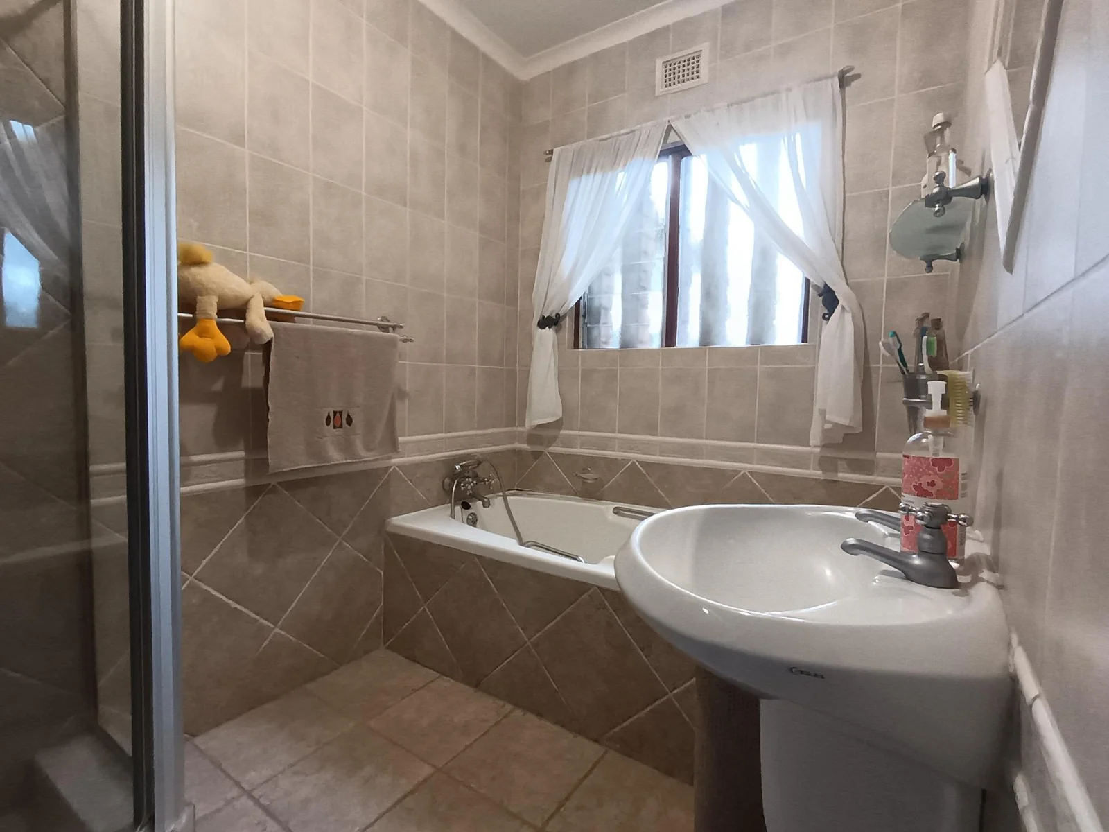 Immaculate - One-Owner Home in the prestigious Meer en See.