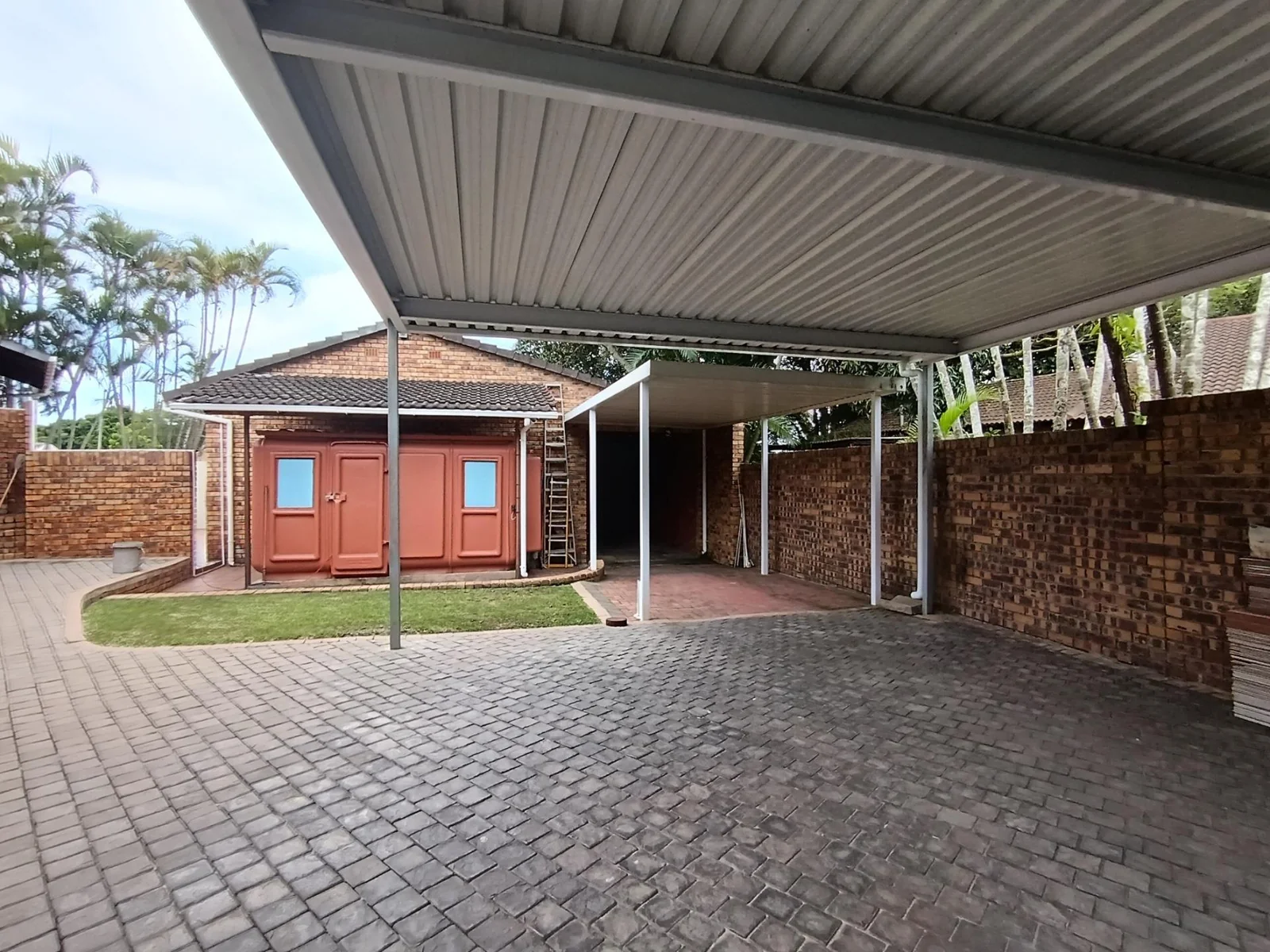 Immaculate - One-Owner Home in the prestigious Meer en See.