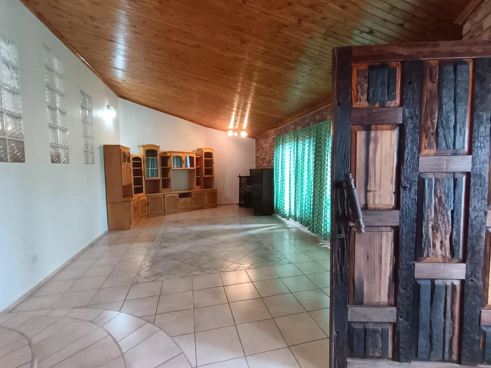 Immaculate - One-Owner Home in the prestigious Meer en See.