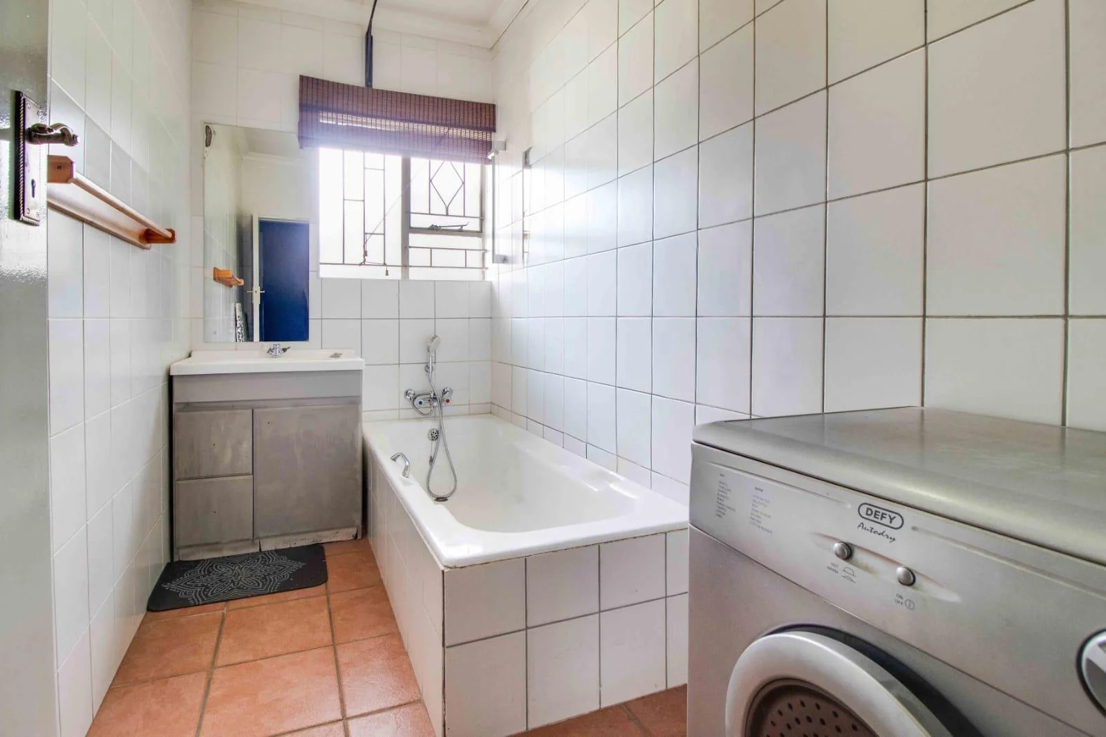 Spacious Family Home in Secure Boomed-Off Area – Bardene