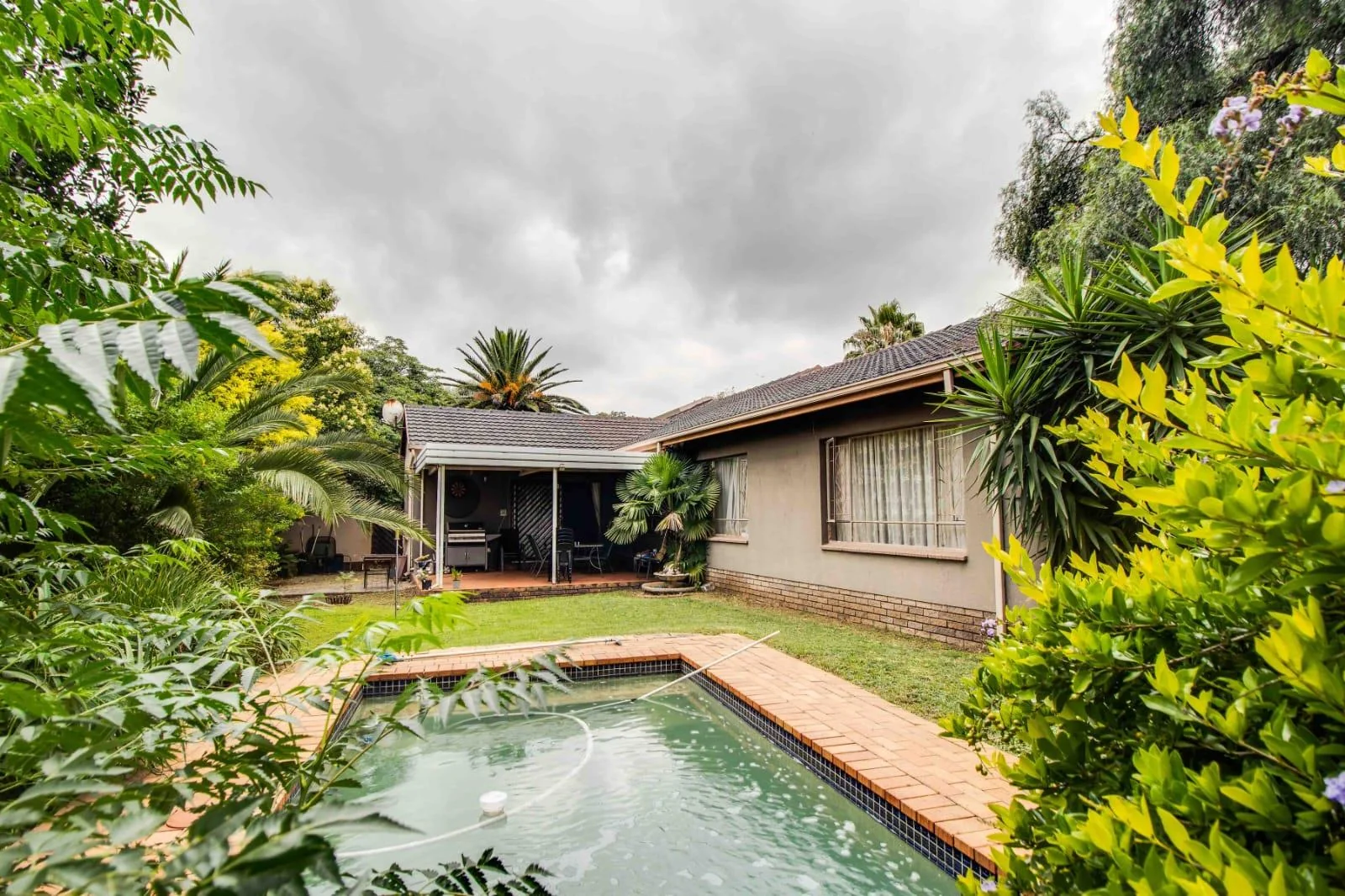 Spacious Family Home in Secure Boomed-Off Area – Bardene