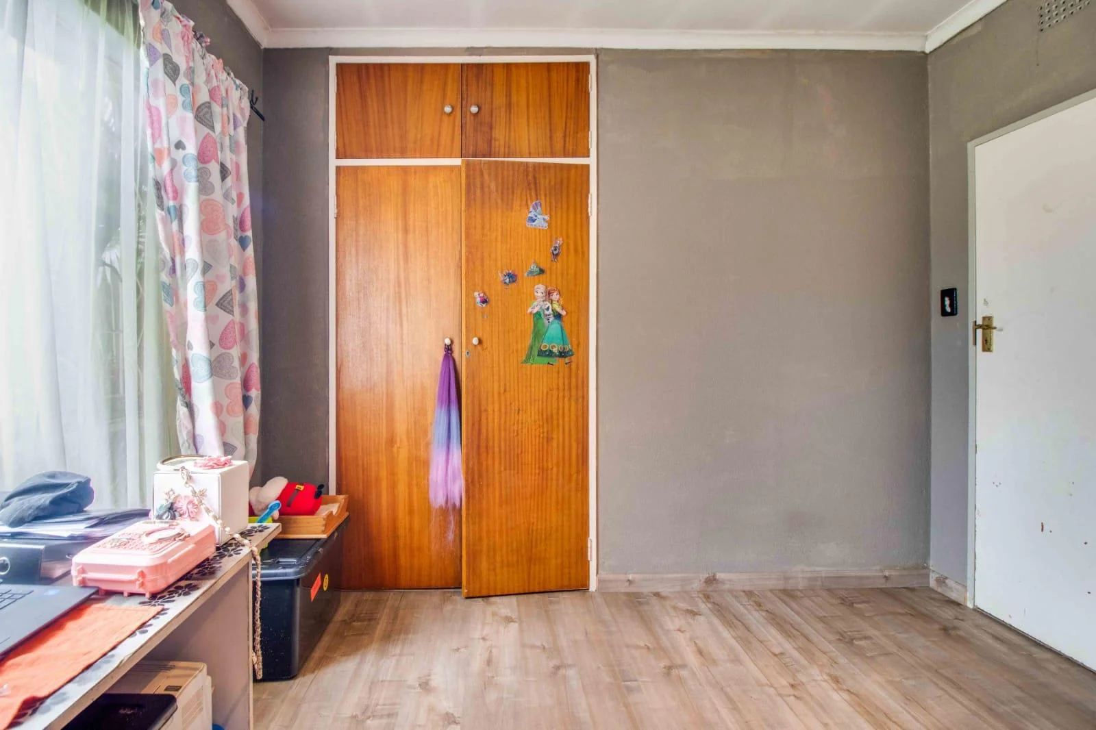 Spacious Family Home in Secure Boomed-Off Area – Bardene