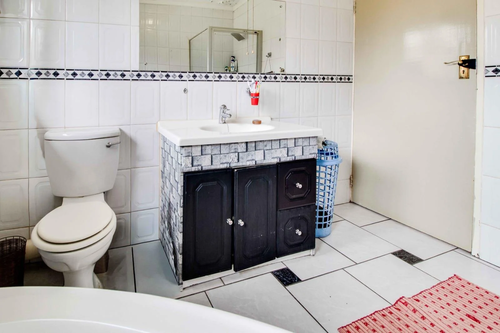 Spacious Family Home in Secure Boomed-Off Area – Bardene