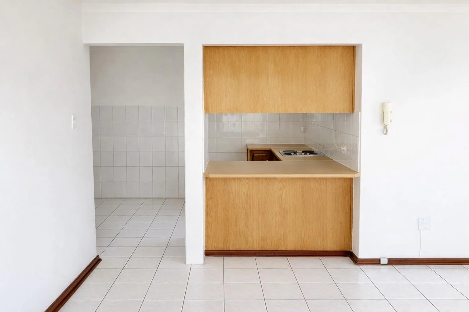Spacious 1 Bed,1 Bath Apartment for Sale in Radiokop.