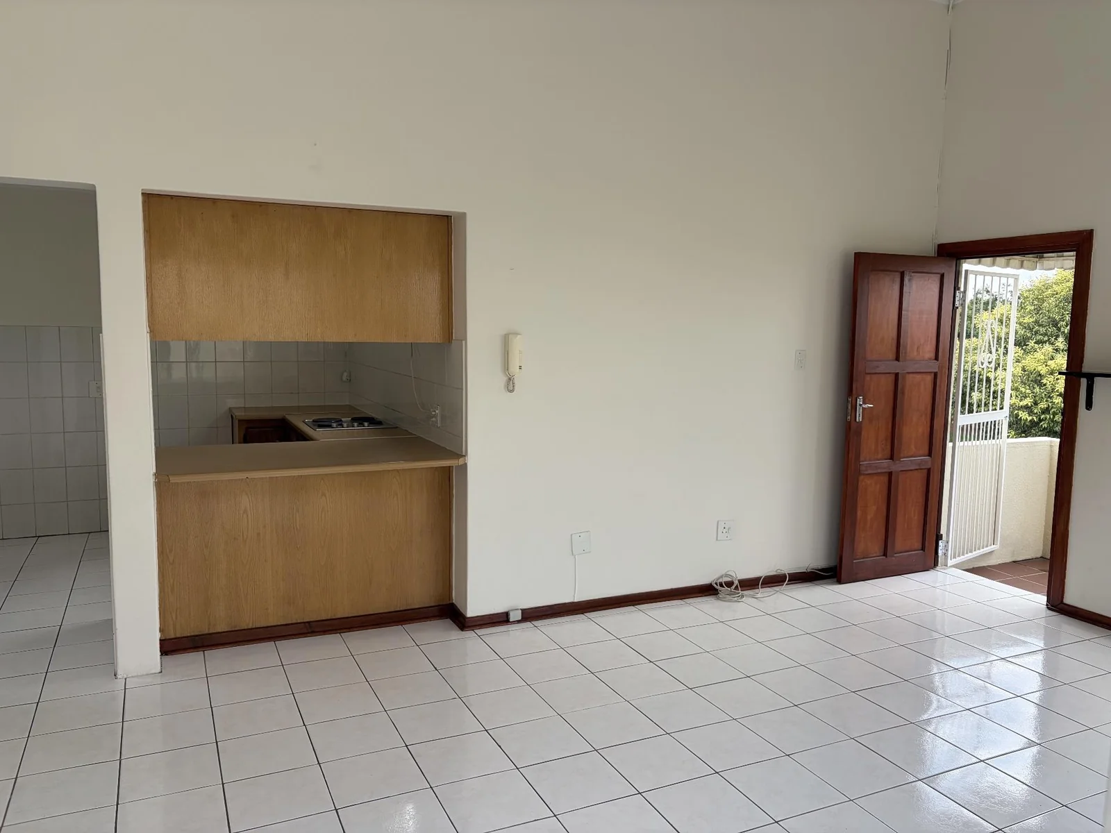 Spacious 1 Bed,1 Bath Apartment for Sale in Radiokop.