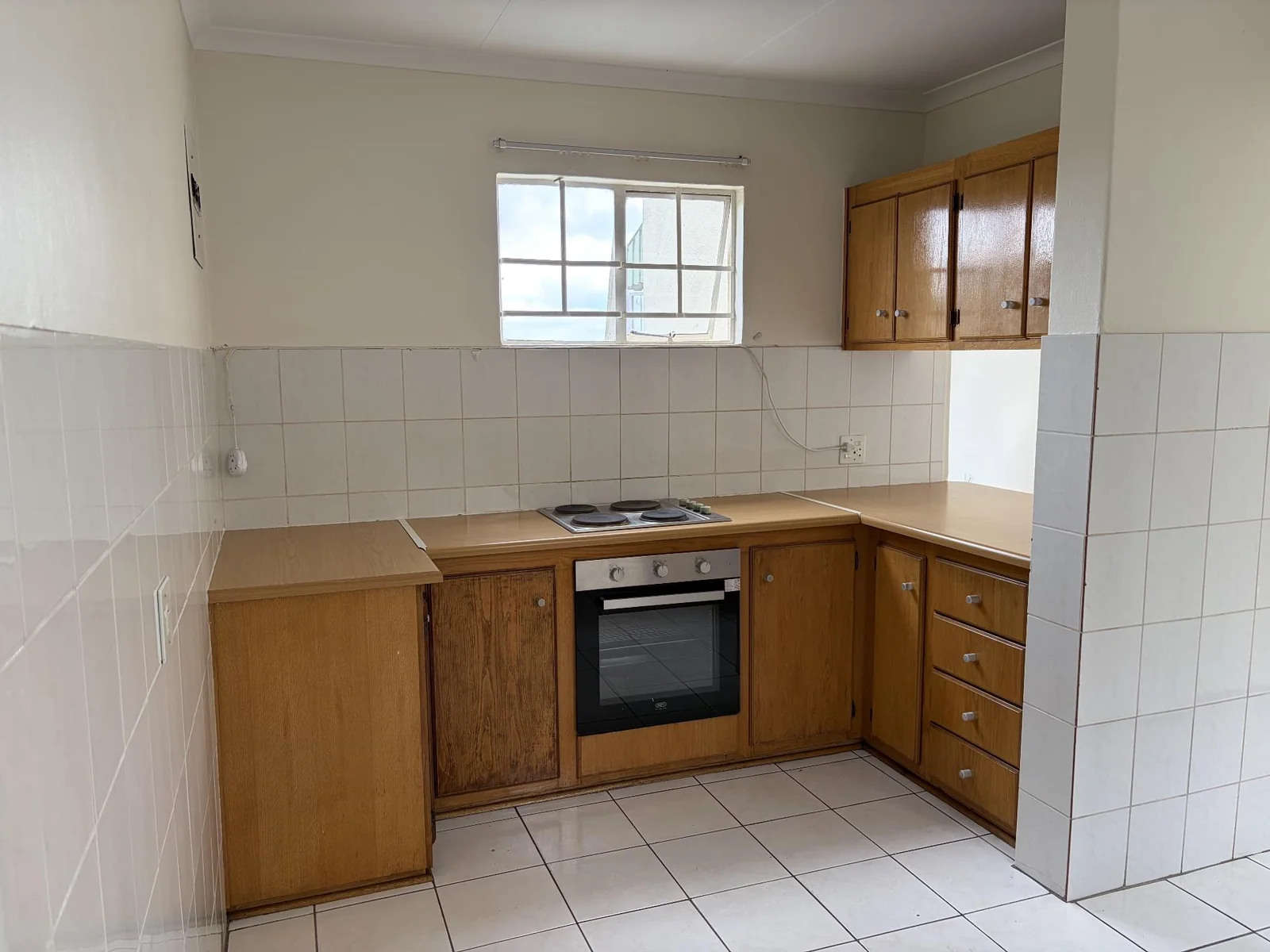 Spacious 1 Bed,1 Bath Apartment for Sale in Radiokop.