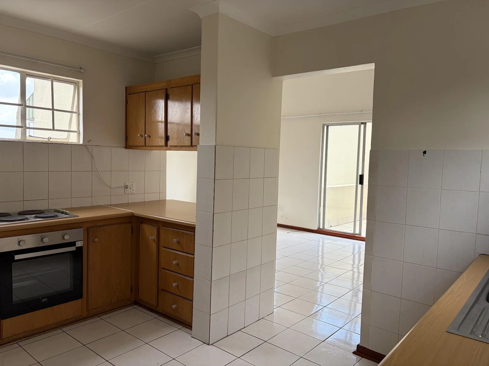 Spacious 1 Bed,1 Bath Apartment for Sale in Radiokop.