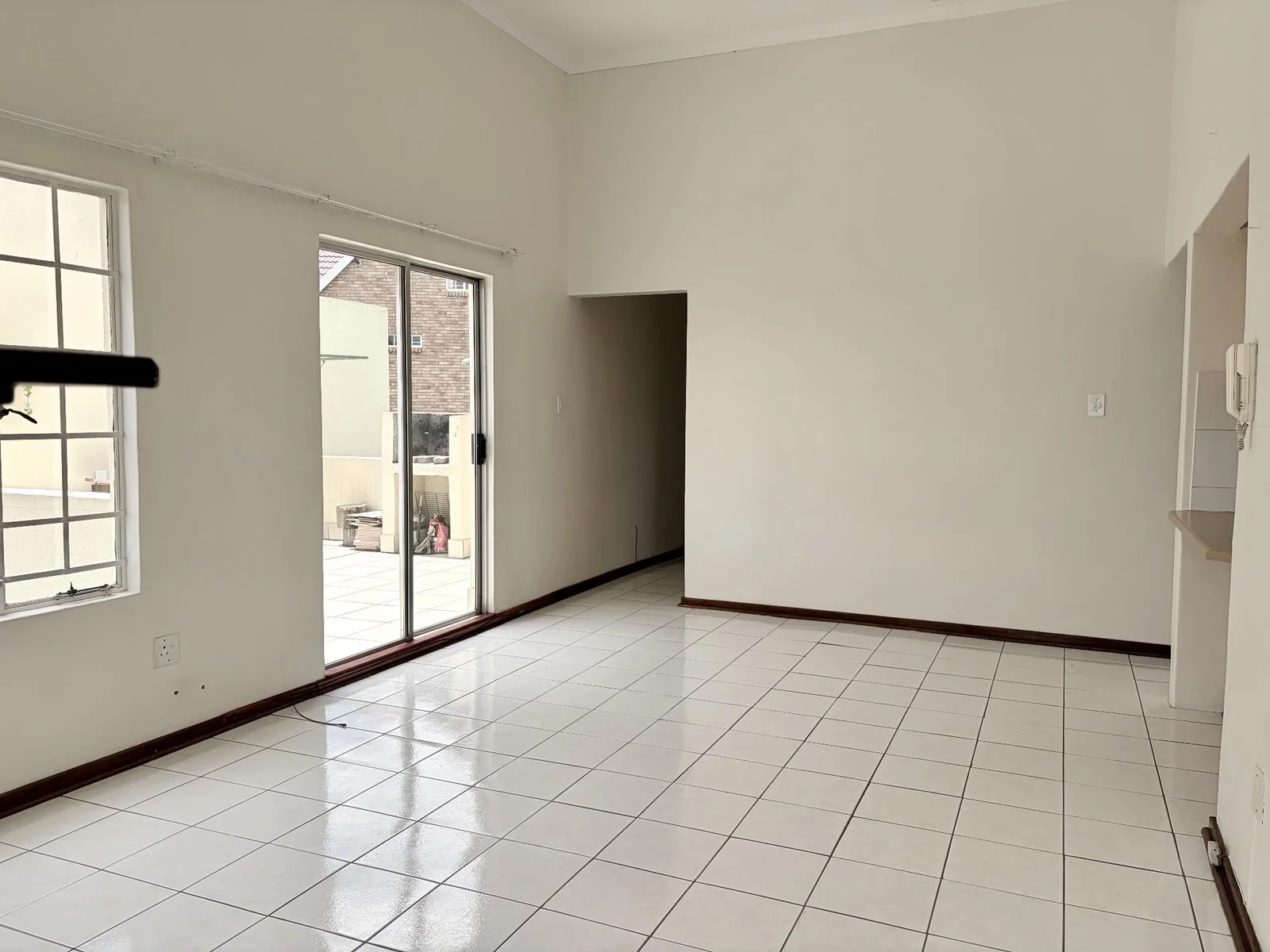 Spacious 1 Bed,1 Bath Apartment for Sale in Radiokop.