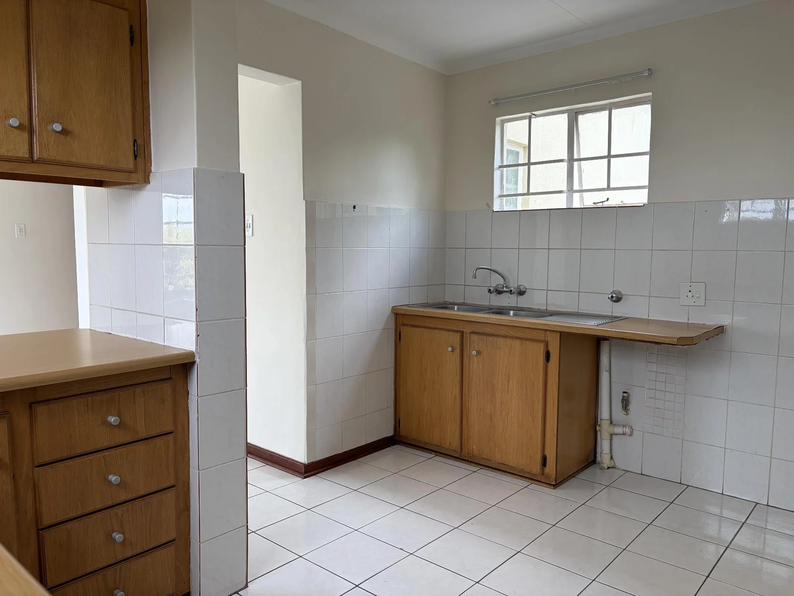 Spacious 1 Bed,1 Bath Apartment for Sale in Radiokop.
