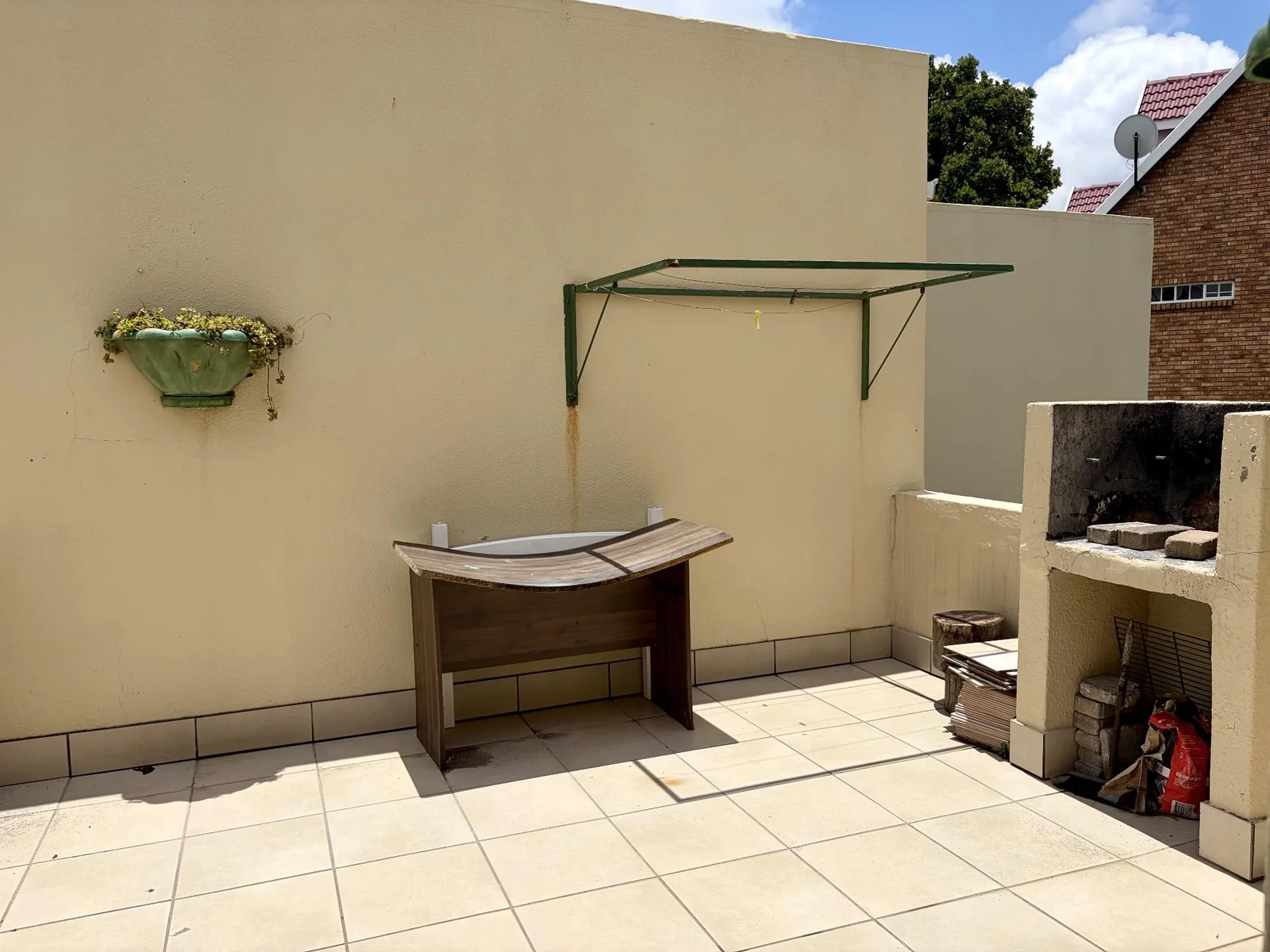 Spacious 1 Bed,1 Bath Apartment for Sale in Radiokop.