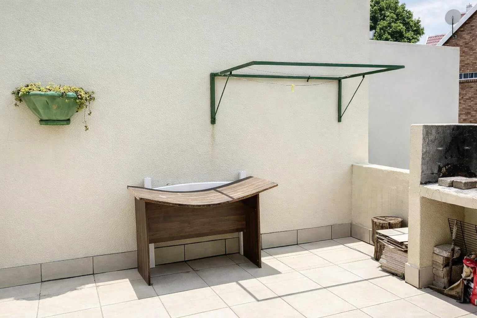 Spacious 1 Bed,1 Bath Apartment for Sale in Radiokop.