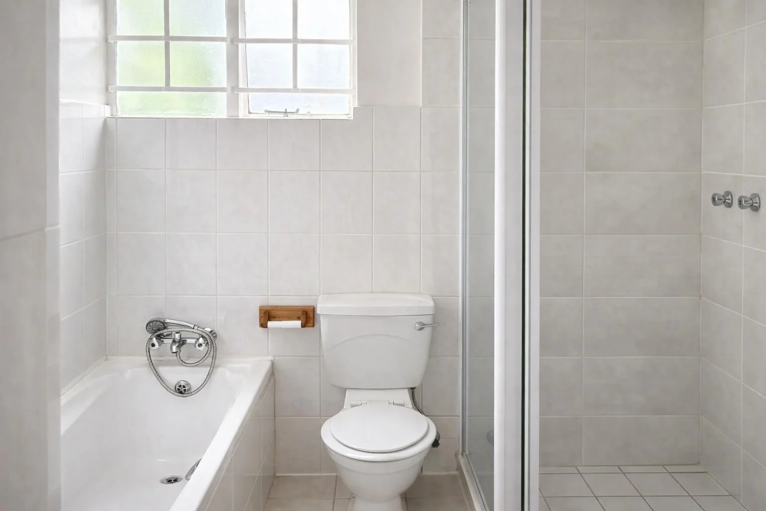 Spacious 1 Bed,1 Bath Apartment for Sale in Radiokop.