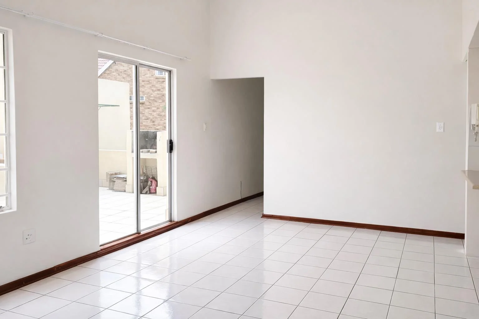 Spacious 1 Bed,1 Bath Apartment for Sale in Radiokop.