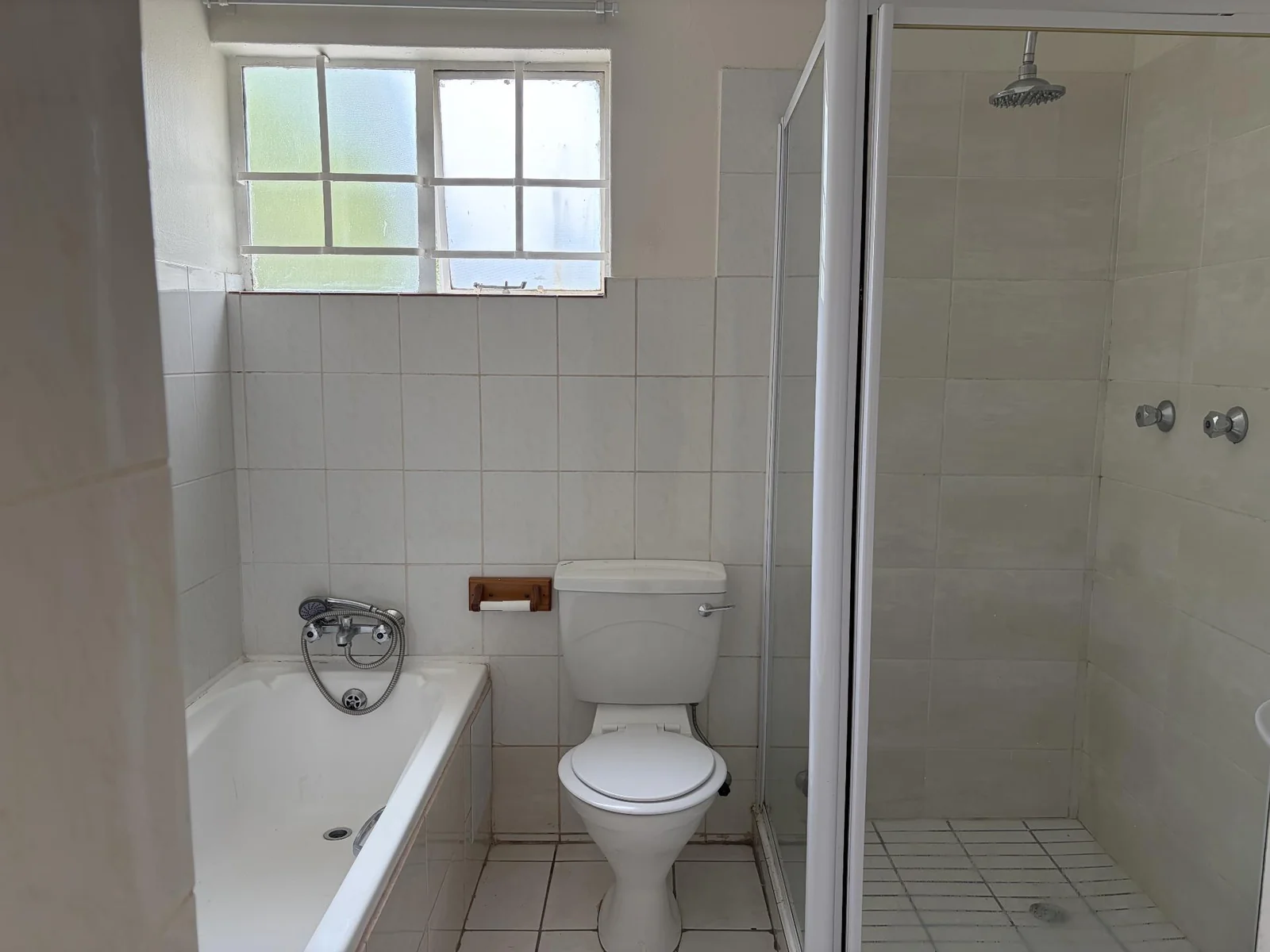 Spacious 1 Bed,1 Bath Apartment for Sale in Radiokop.