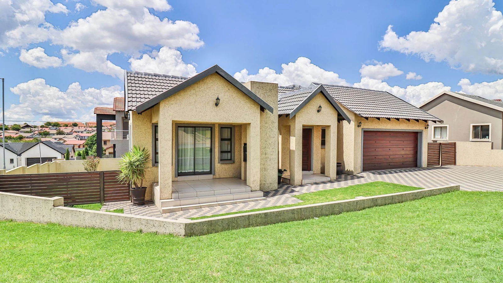 Secure Family Living in Summerfields Estate, Kosmosdal