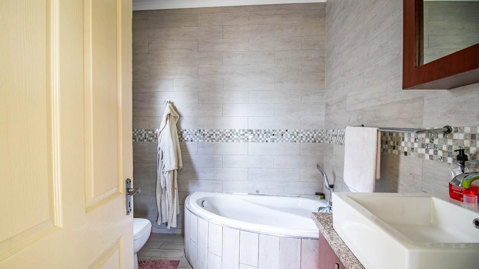 Secure Family Living in Summerfields Estate, Kosmosdal