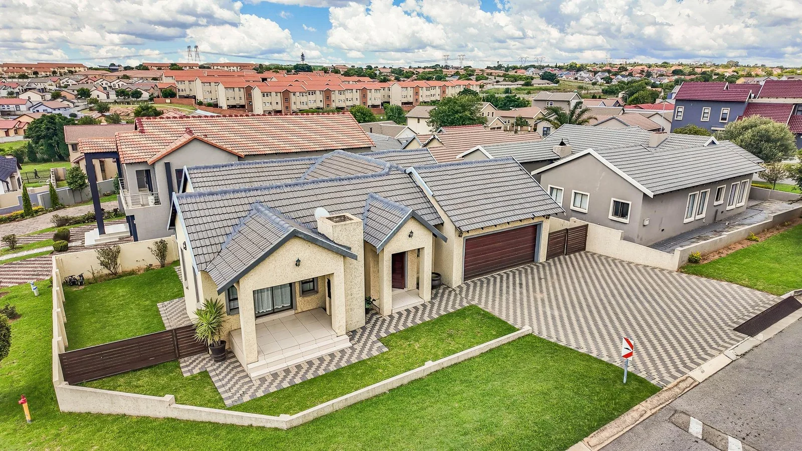 Secure Family Living in Summerfields Estate, Kosmosdal