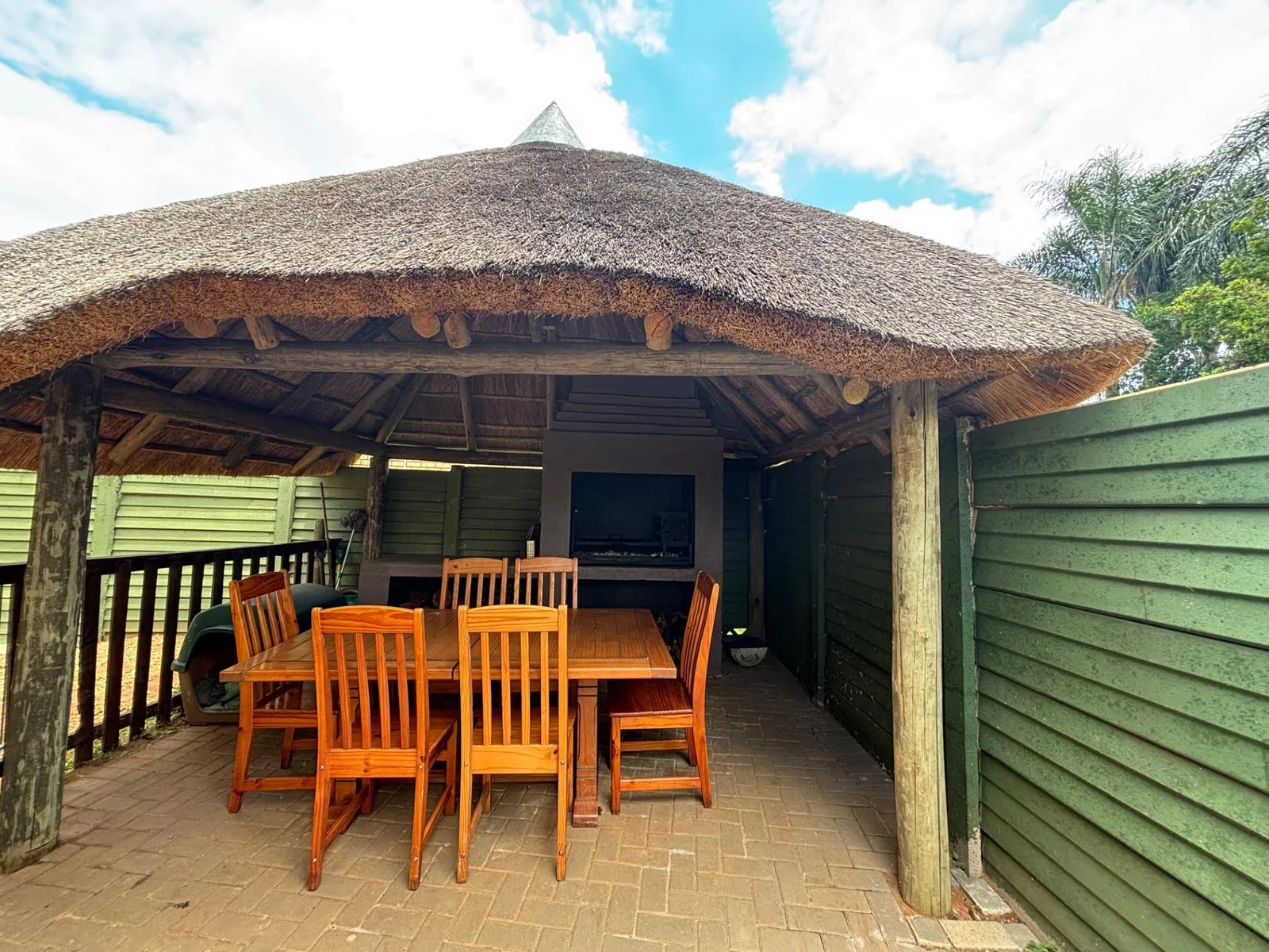 SIMPLEX IN A NEAT COMPLEX ..... A MUST SEE!!