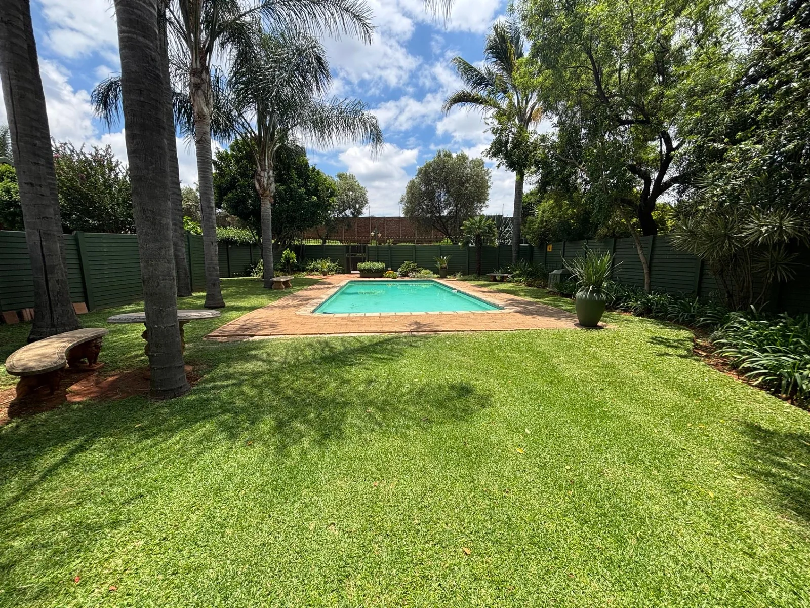 SIMPLEX IN A NEAT COMPLEX ..... A MUST SEE!!