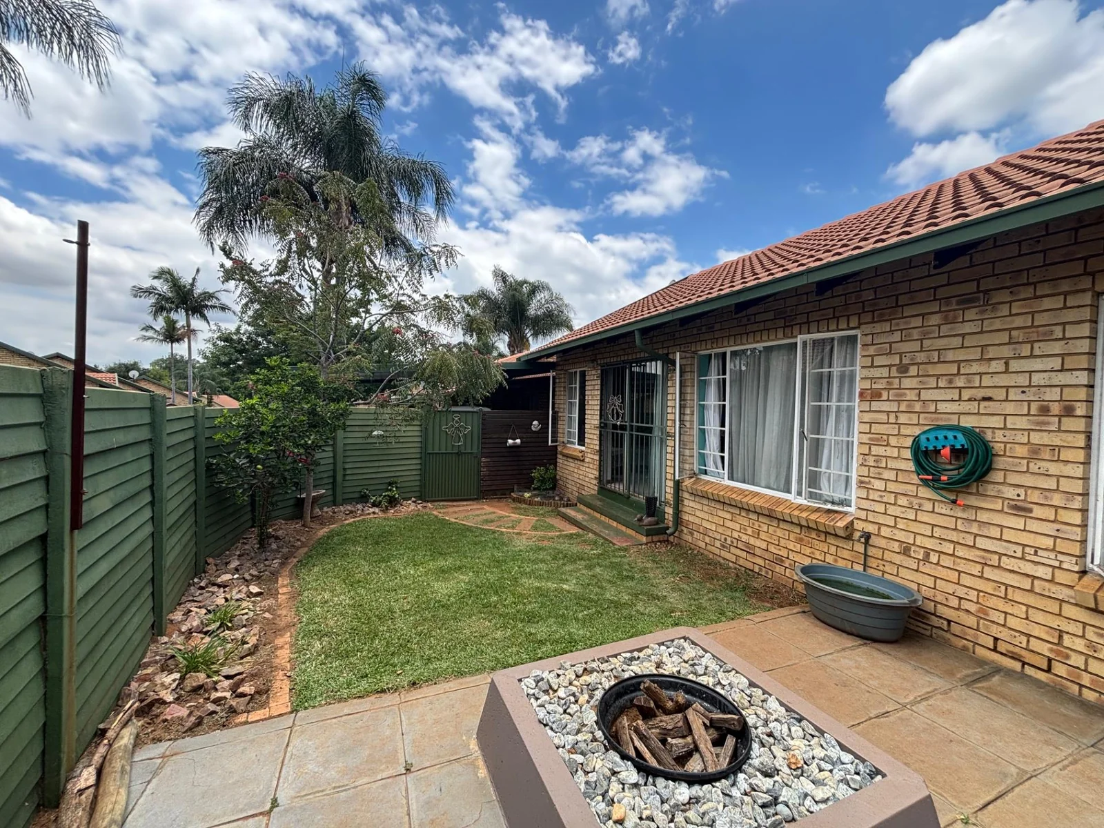 SIMPLEX IN A NEAT COMPLEX ..... A MUST SEE!!