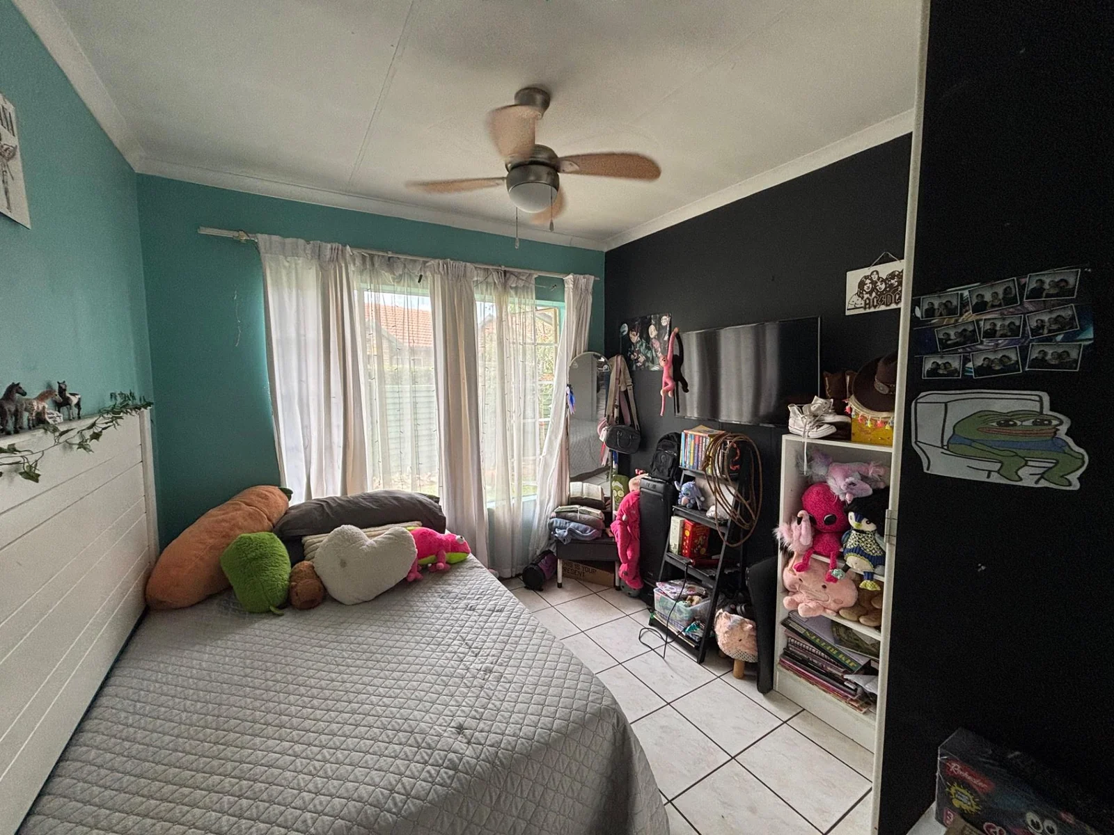 SIMPLEX IN A NEAT COMPLEX ..... A MUST SEE!!