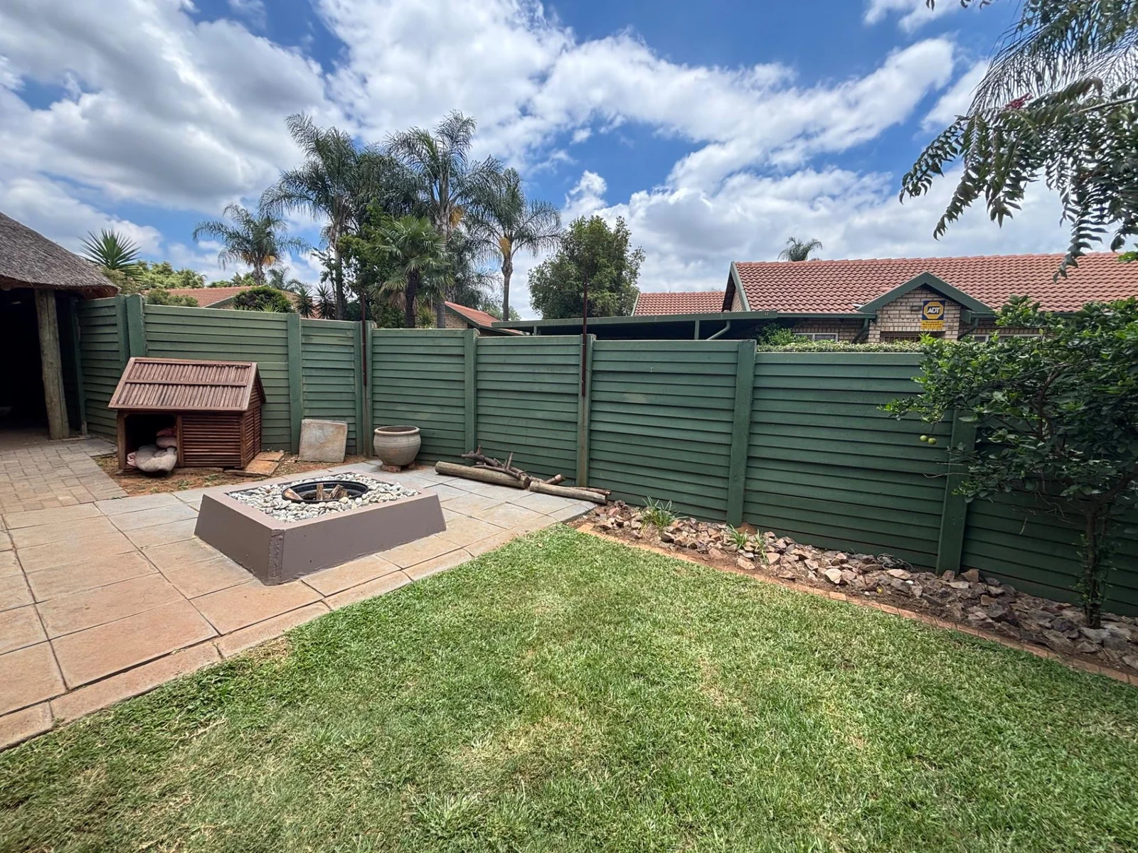 SIMPLEX IN A NEAT COMPLEX ..... A MUST SEE!!