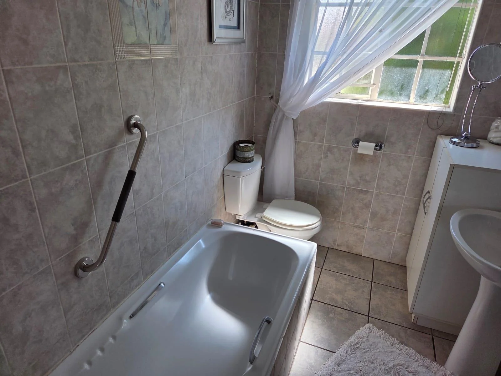 Well Maintained Two Bedroom Property in Three Rivers Retirement village.