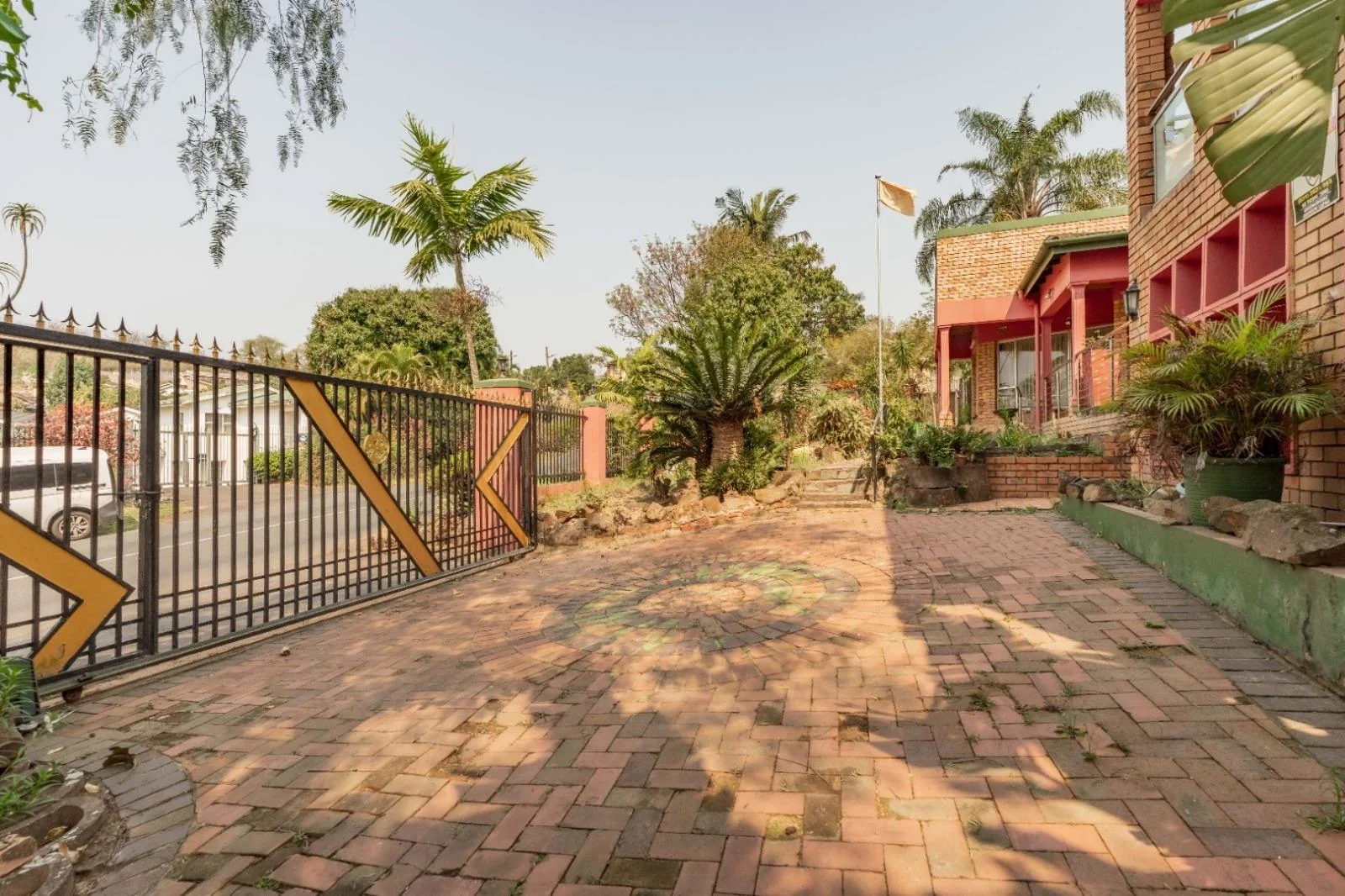 FAMILY & INVESTMENT HOME