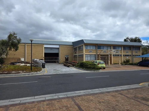 8 Montague, Montague Gardens, Milnerton