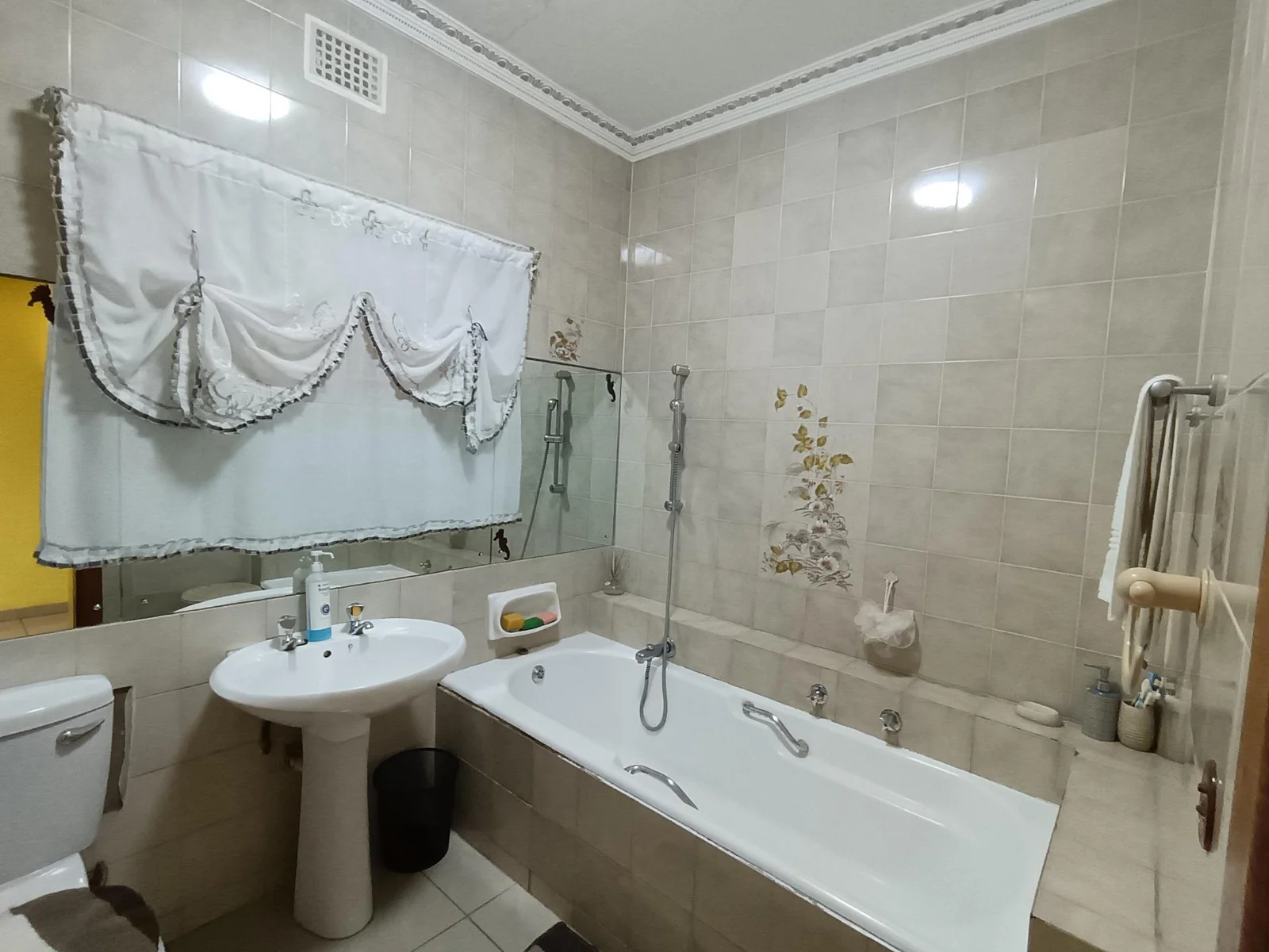 Well looked after family home in Grantham Park