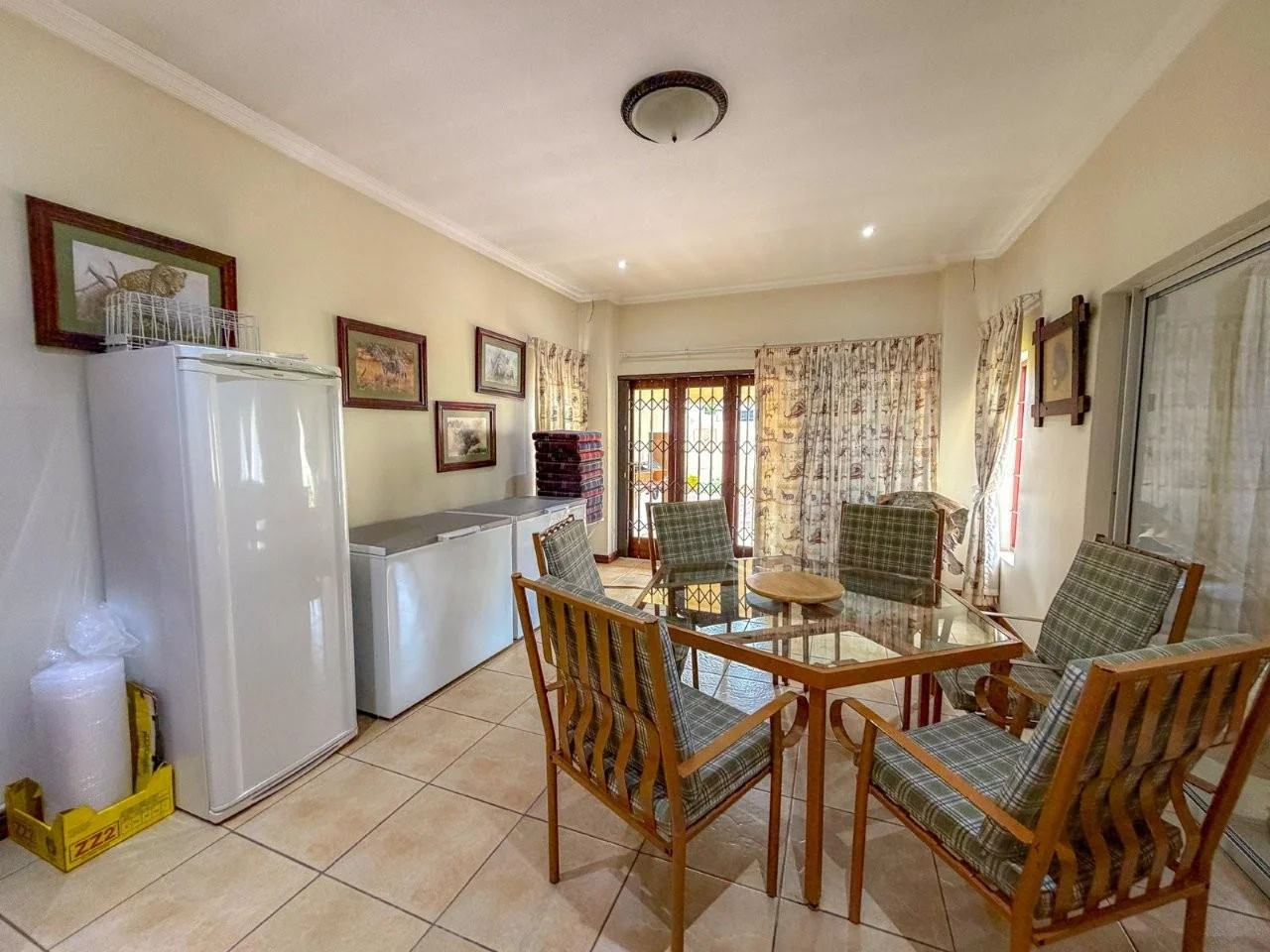 MIDFIELD 4 BEDROOM SINGLE LEVEL.