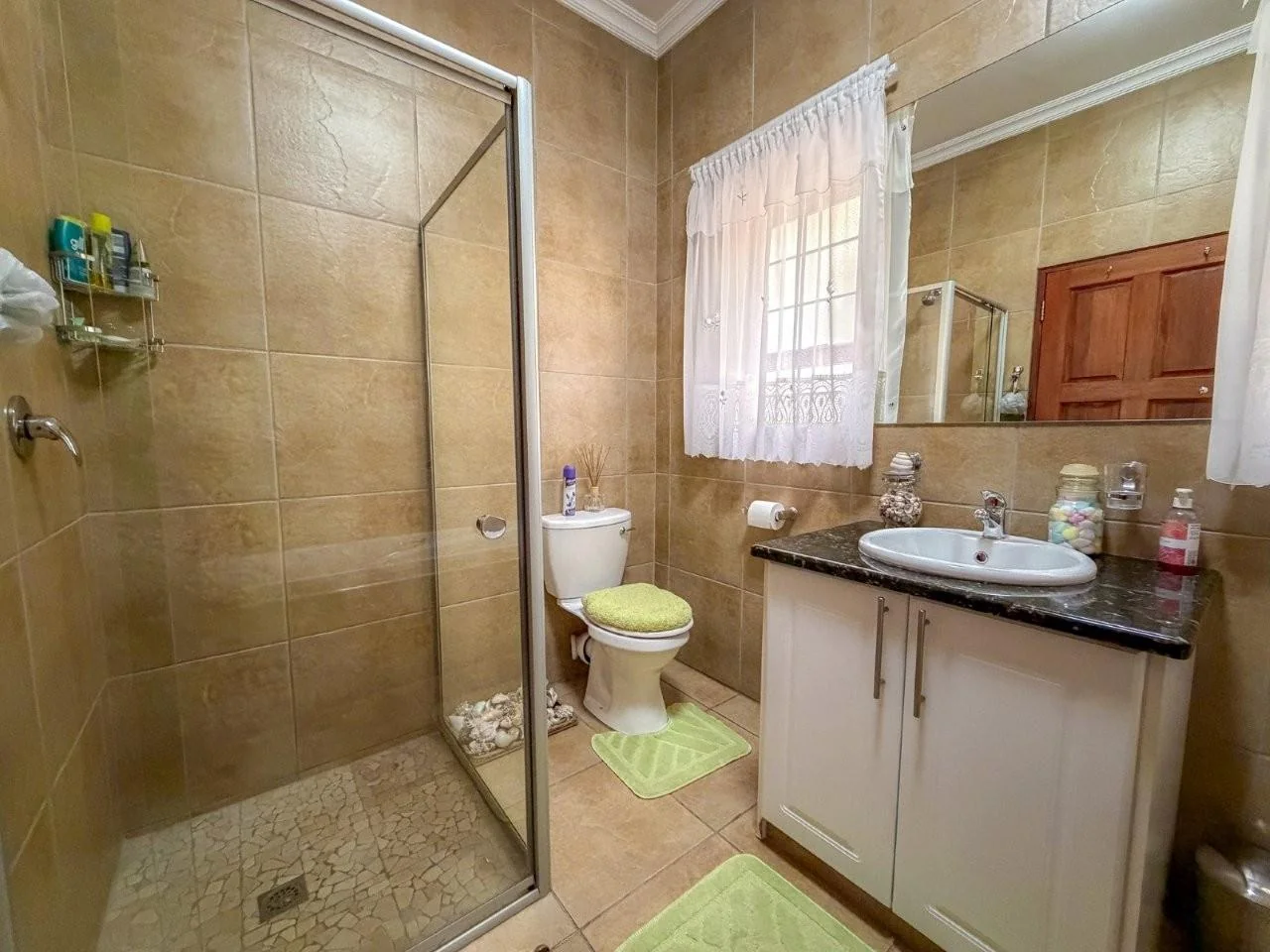 MIDFIELD 4 BEDROOM SINGLE LEVEL.