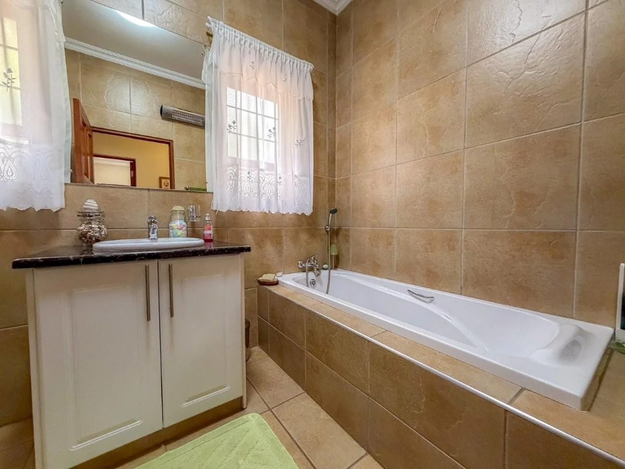 MIDFIELD 4 BEDROOM SINGLE LEVEL.