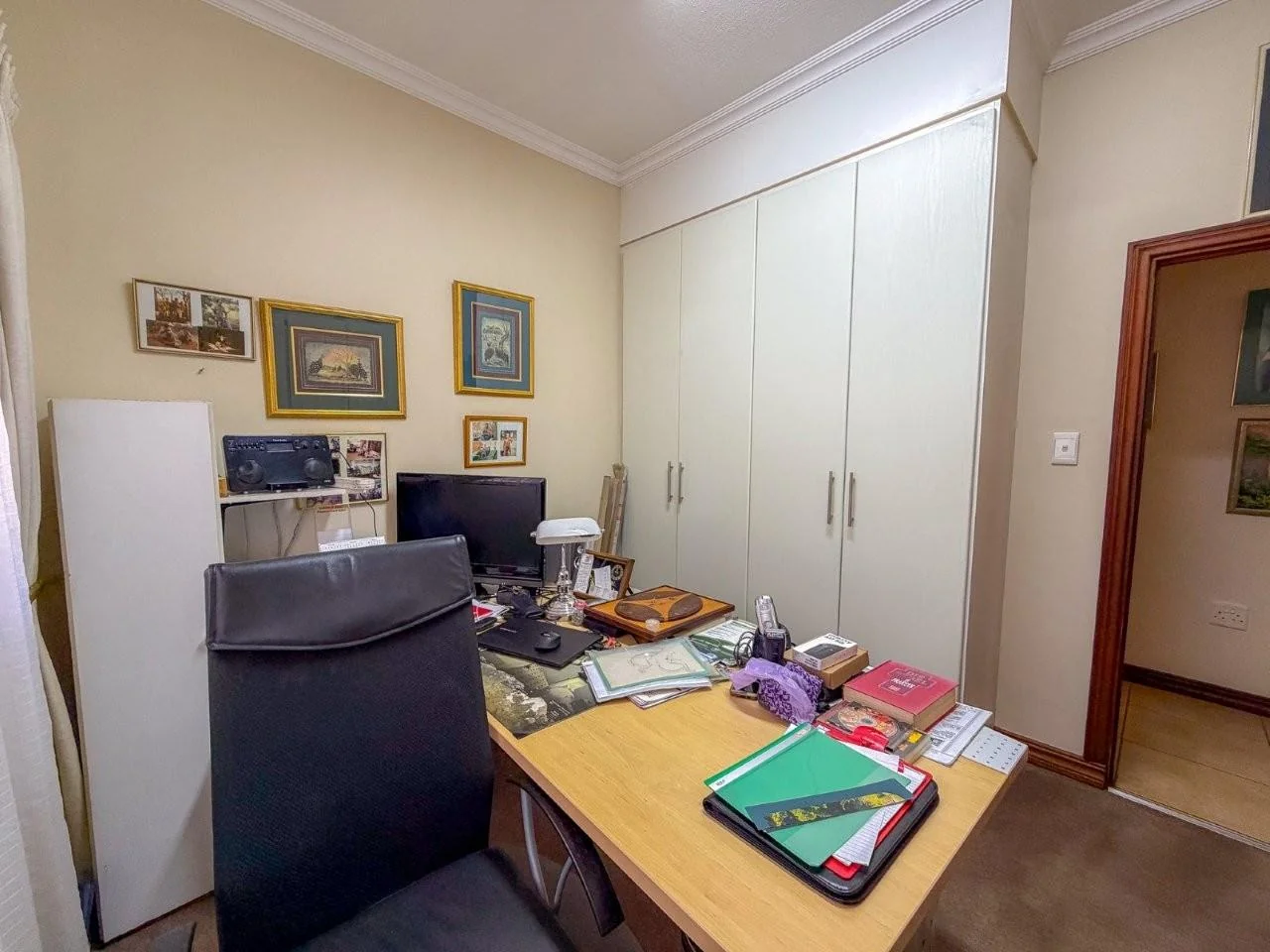 MIDFIELD 4 BEDROOM SINGLE LEVEL.