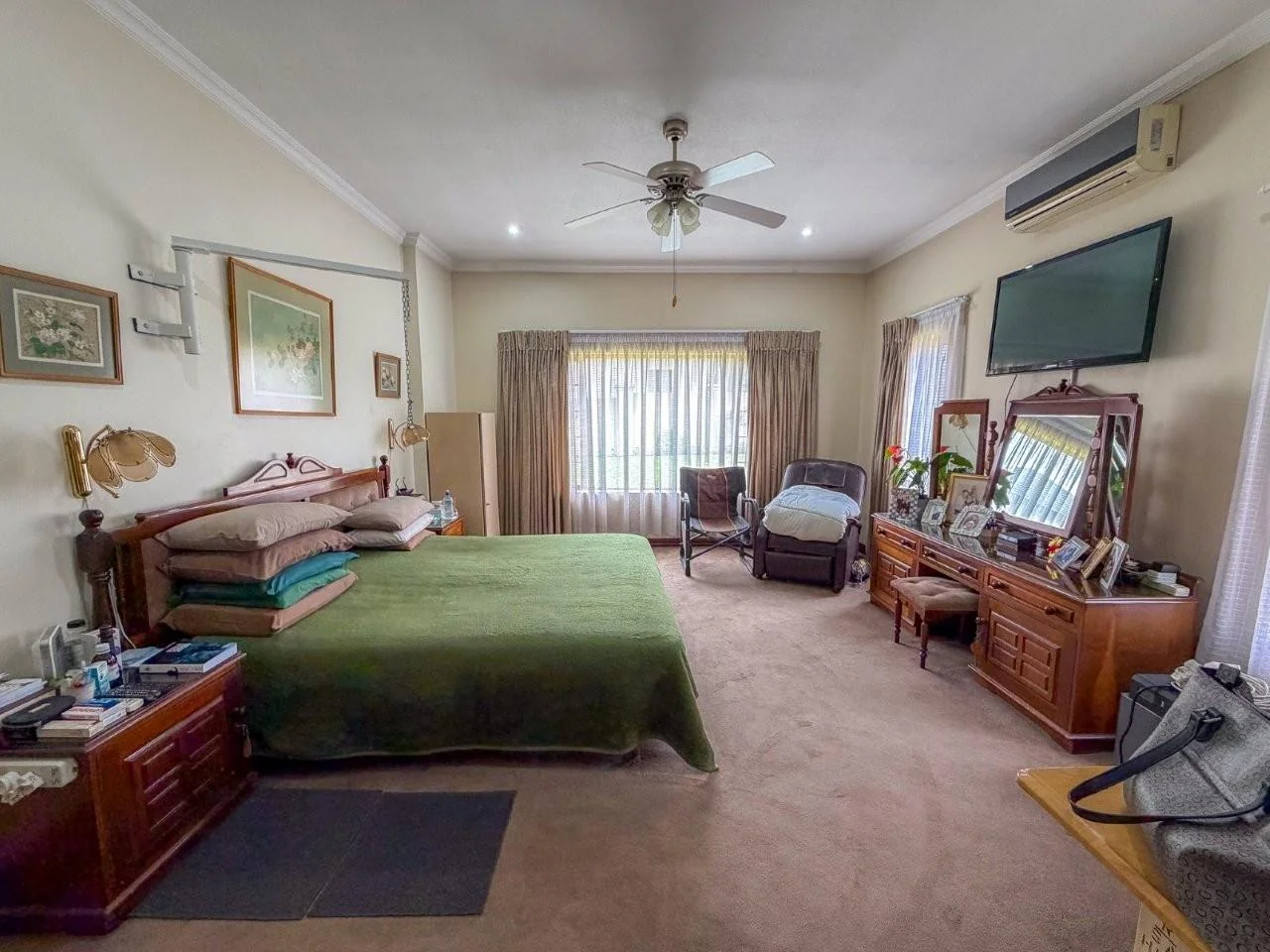 MIDFIELD 4 BEDROOM SINGLE LEVEL.