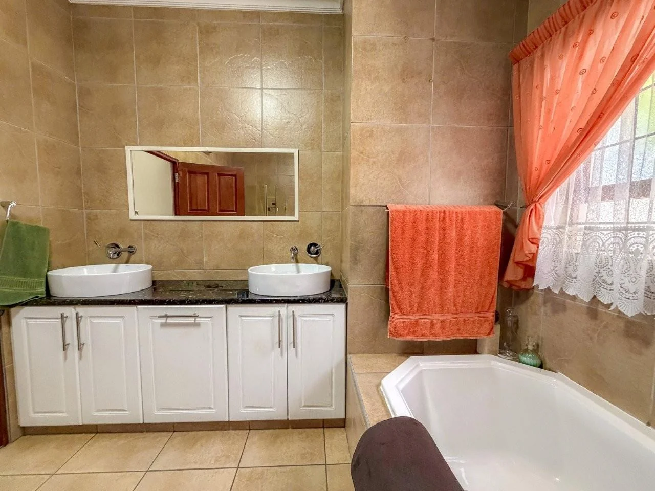 MIDFIELD 4 BEDROOM SINGLE LEVEL.