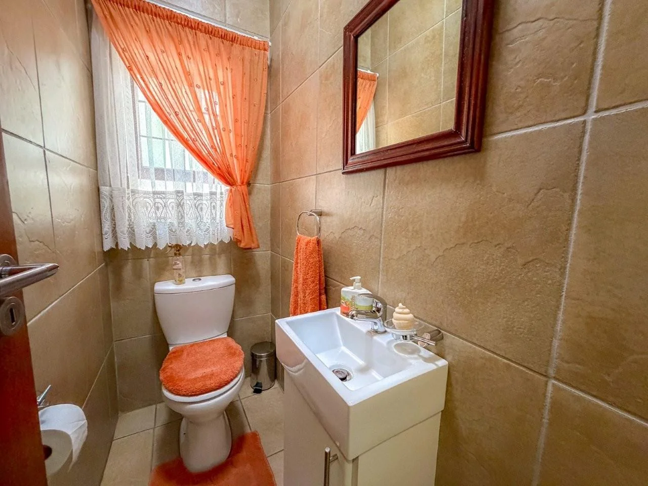 MIDFIELD 4 BEDROOM SINGLE LEVEL.