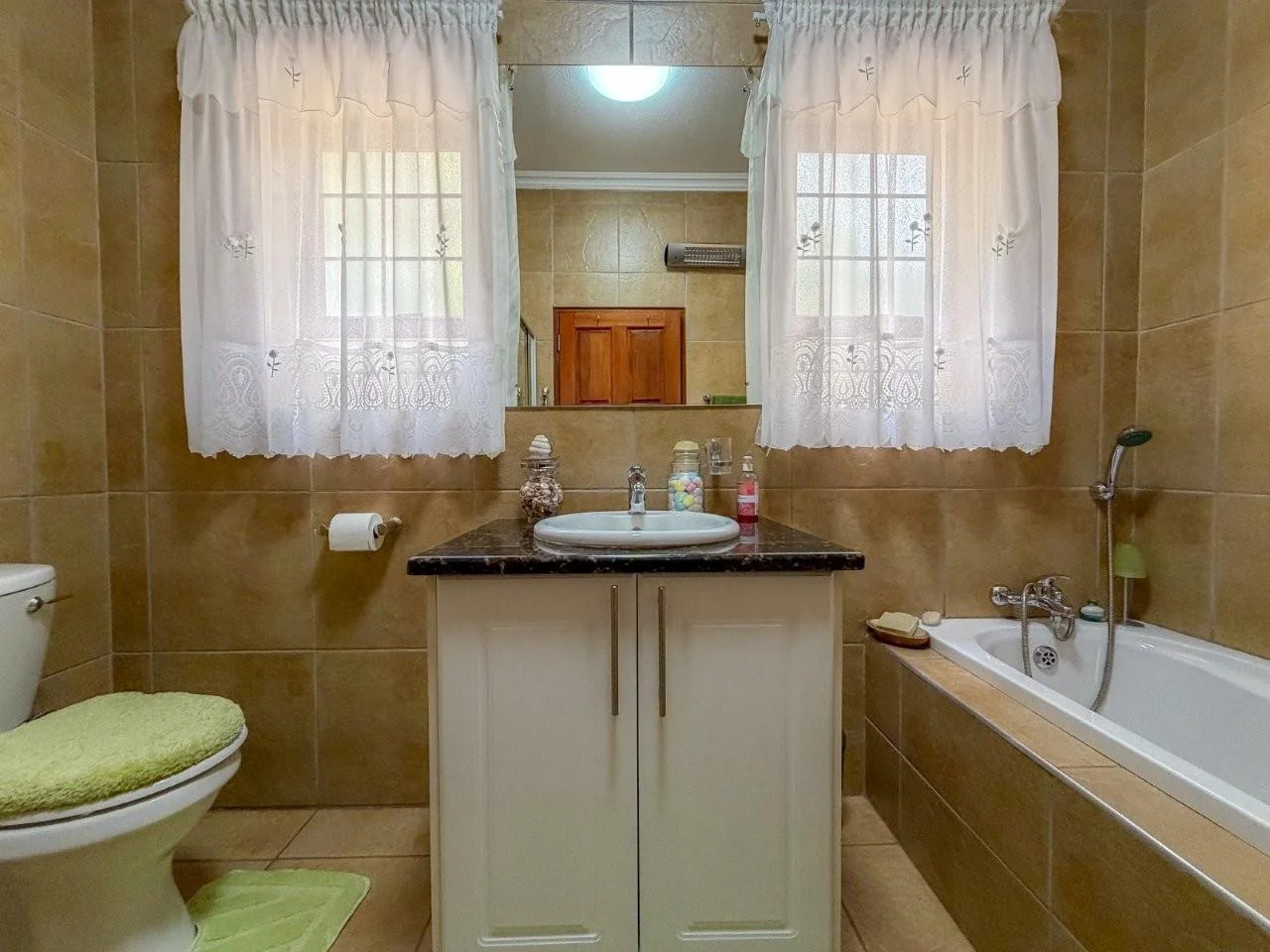 MIDFIELD 4 BEDROOM SINGLE LEVEL.