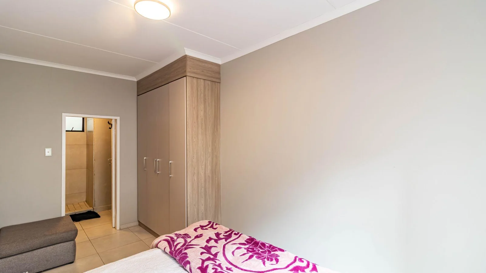 Stylish & Modern 2-Bed, 2-Bath Ground Floor Apartment – Prime Carlswald / Midrand Location